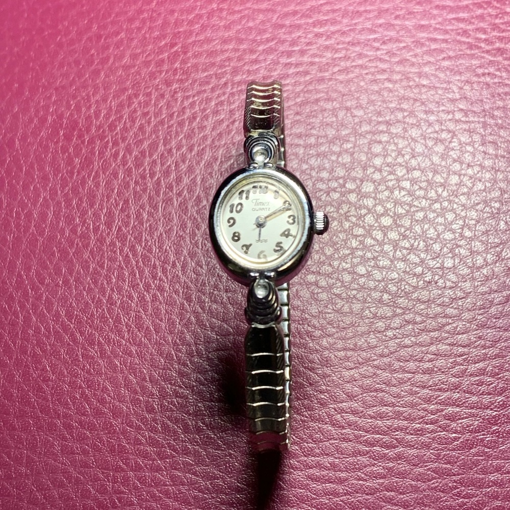 Vintage 90’s Timex Quartz Wrist Watch for Women Water Resistant Stainless
